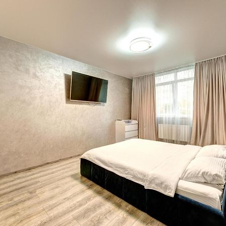 Apartment Voskresenska 18 , Парковые Озера Киев Екстериор снимка