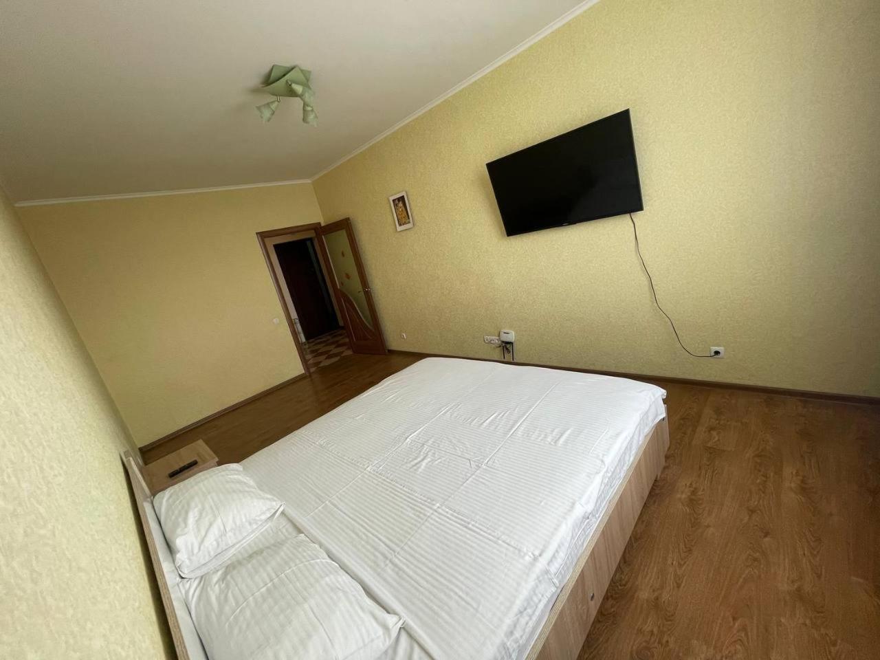 Apartment Voskresenska 18 , Парковые Озера Киев Екстериор снимка